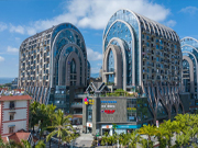 云南西双版纳爱琴海购物中心